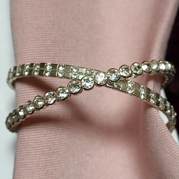 Exquisite Criss-cross Rhinestone Bracelet! - Picture 9 of 9